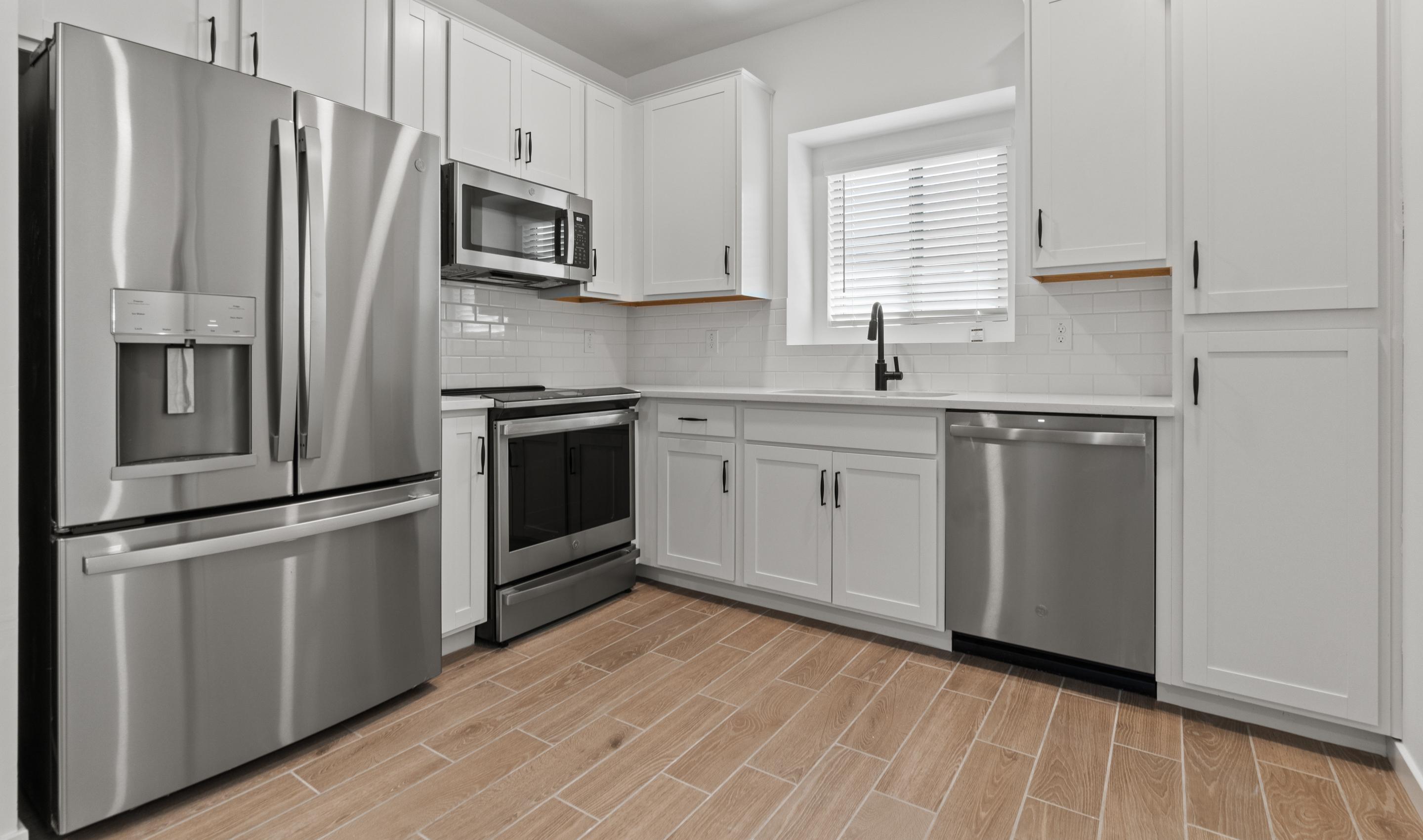Kitchen with matte black hardware